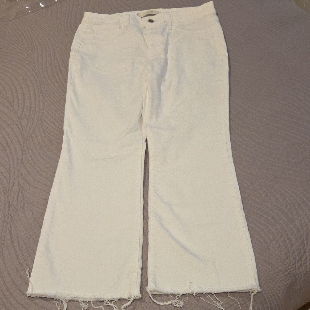 Joe's Jeans White Flare Wide Leg with Frayed Hem. Size 31